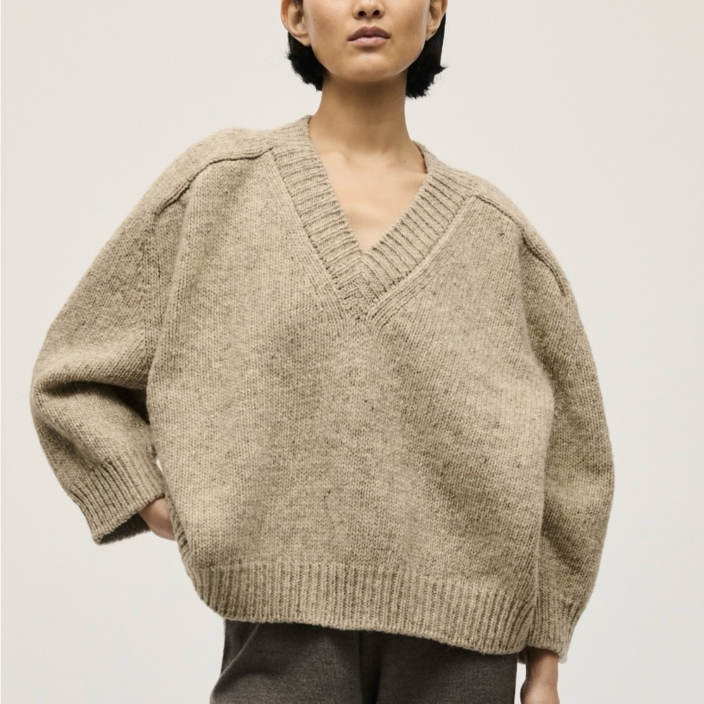Babaa Oversized V-Neck Sweater in Beige